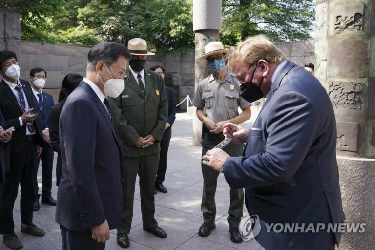 "Delano Roosevelt Meets With President of South Korea Moon Jae-in - IMA "